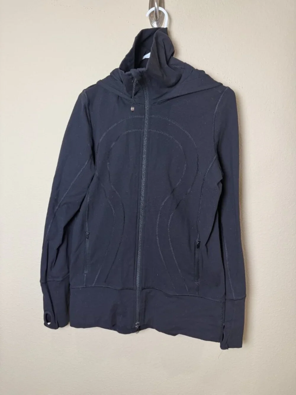 Lululemon In Stride black jacket with a high collar and full zip closure Size 10
